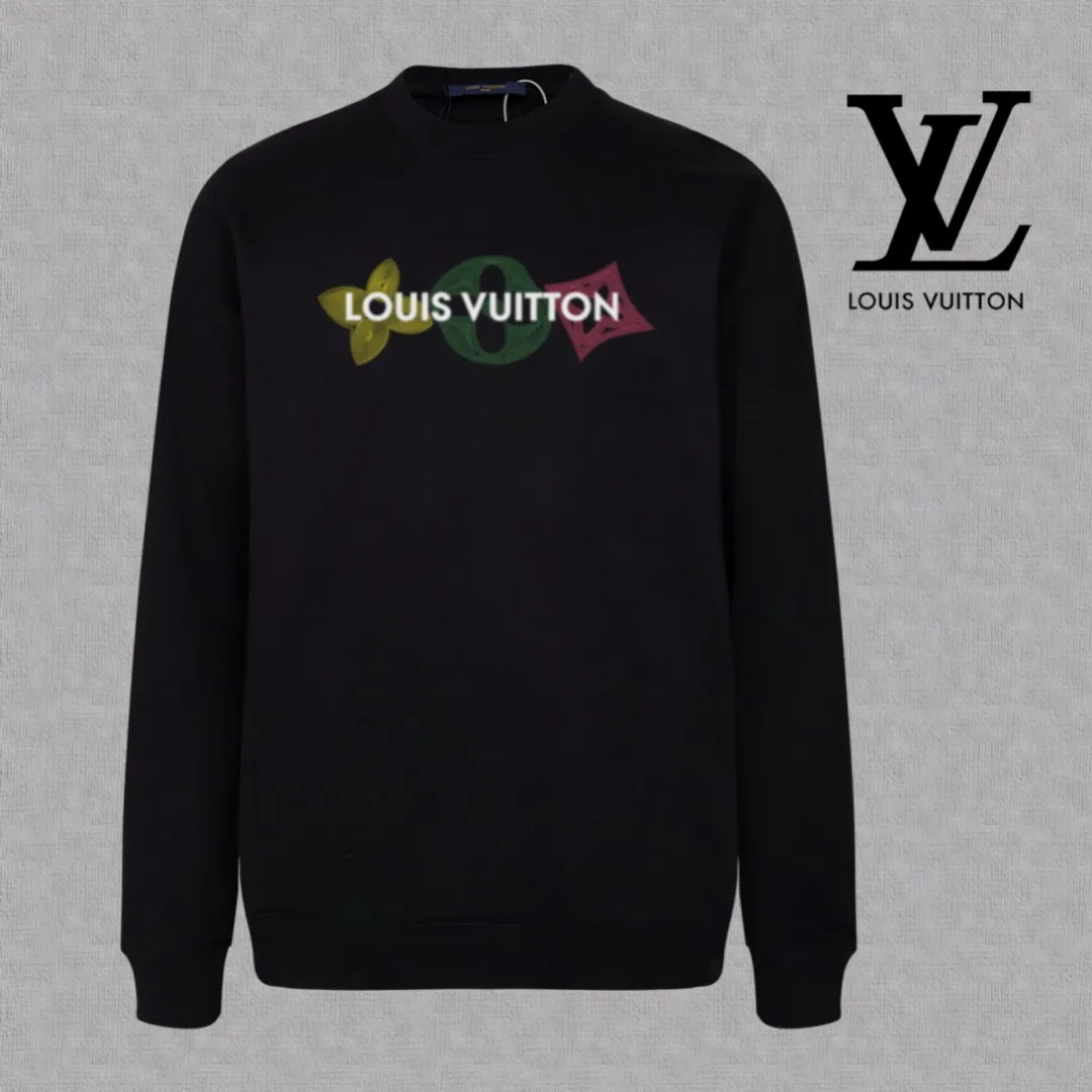 🅿️250 hot style on the shelves🔥❗ 💫〖Louis Vuitton LV〗 Fashionable round neck sweatshirt, casually matched with various styles, it is perfectly handsome😎The whole dress is made of double waistcoats, which makes the whole dress more three-dimensional. Not ordinary factories can do such fine work. The 2025 spring style counters are on sale, exquisite round neck terry sweatshirt, high-end double-strand pure cotton Customized drawstring ribs are dyed in the same vat and are complete with three standards. The chest craftsmanship adopts a simple and elegant pattern on the chest, which is easy to control for any age group! Fit and comfortable! Customized thickened 440g terry sweatshirt fabric, soft and comfortable to the touch, with a three-dimensional shape! 🙌🏻 It’s also very breathable, so it’s a versatile style that can be worn with any outfit! ✔Color: Black White Apricot Size: S M L XL 2XL